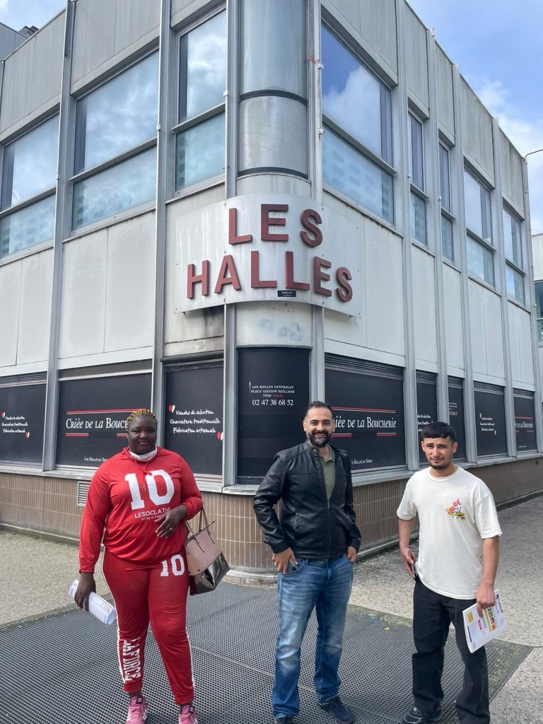 Devant les Halles de Tours